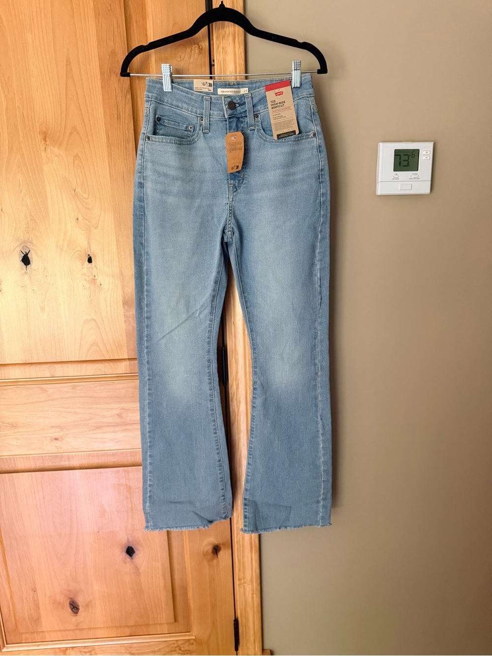Levi’s 725 high rise bootcut jeans